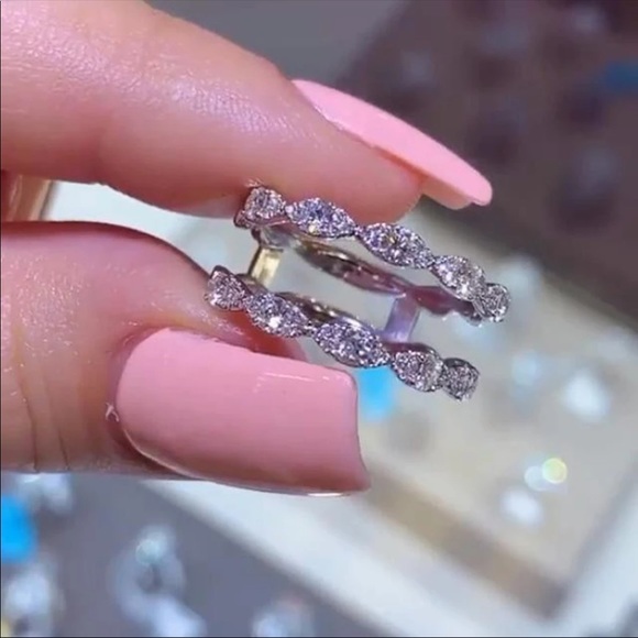 Bridal sterling silver shiny engagement ring - Picture 3 of 3